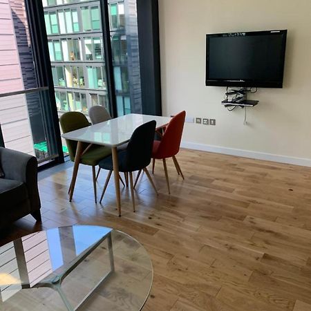 Quartermile 1 Bedroom Apartment - With Free Parking Included エディンバラ エクステリア 写真