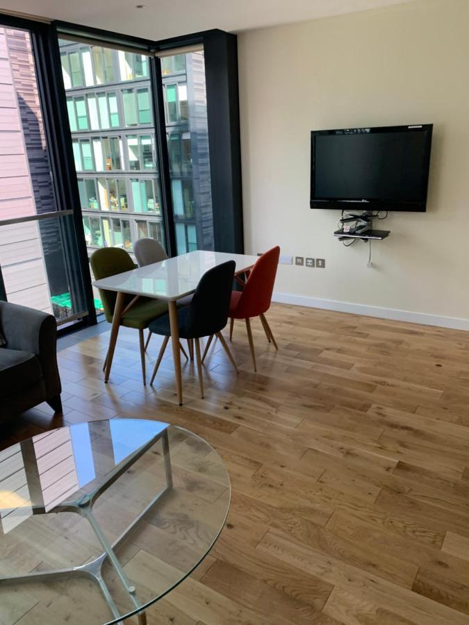 Quartermile 1 Bedroom Apartment - With Free Parking Included エディンバラ エクステリア 写真